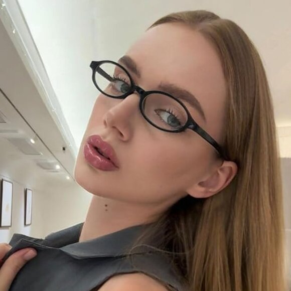 Oval Y2K Fashion Glasses with Plastic Lenses - Picture 4 of 5